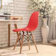 Стул «Eames» пластиковый красный деревянные ножки