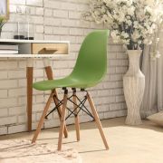 Стул «Eames» пластиковый зеленый деревянные ножки