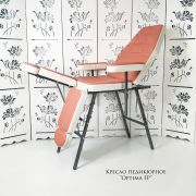 Кресло педикюрное «Optima» с регулировкой высоты Персиково-белое