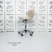 Стул мастера «Trio» экокожа бежевый на хромовом пятилучьи